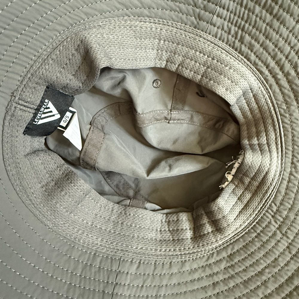 Levelwear Gray Bucket Hat in excellent pre-owned condition. - Picture 4 of 9